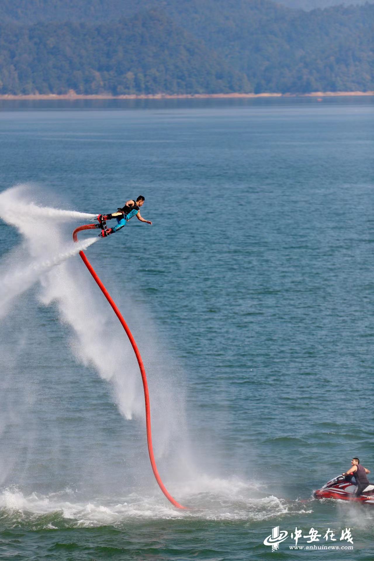 太平湖上的速度与激情 全国动力冲浪板巡回赛开赛
