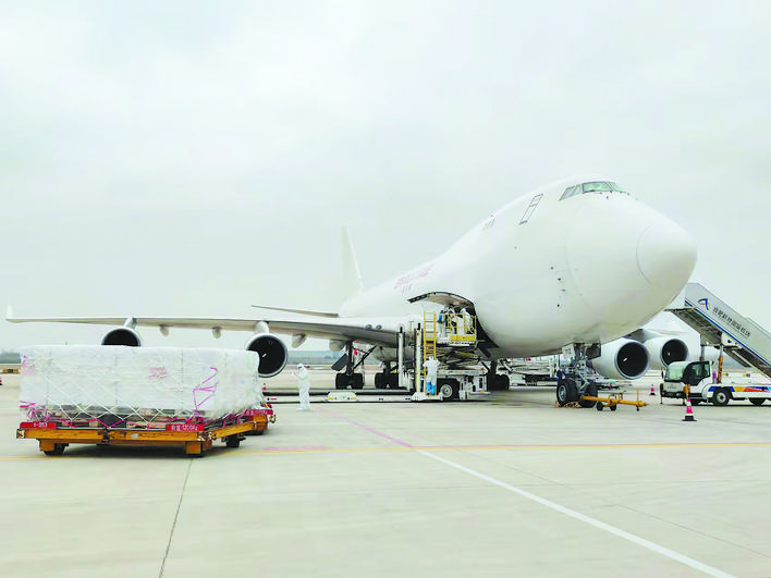 满载着100多吨货物的“大白鹅”将飞往美国芝加哥。