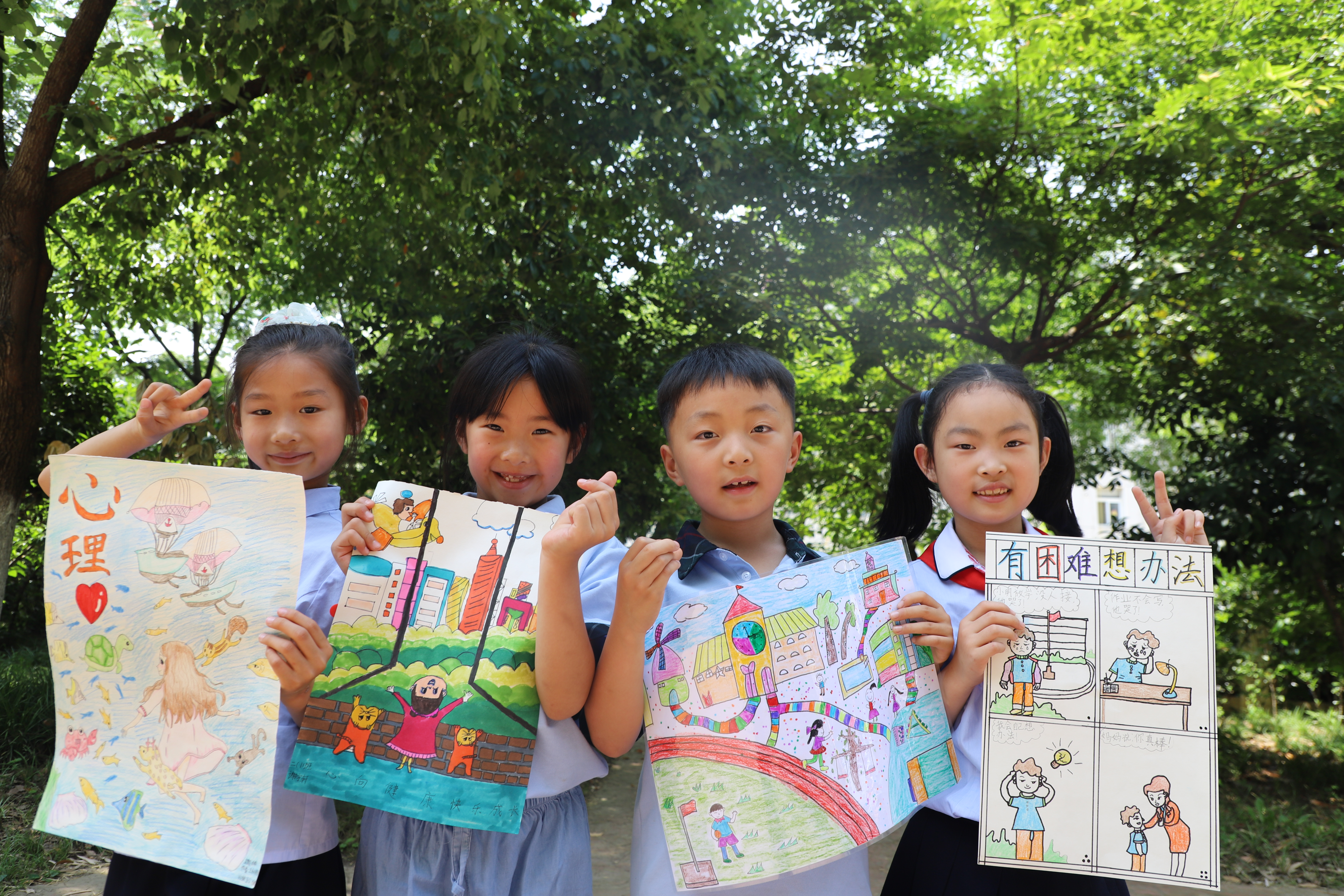 合肥市芙蓉小学举办以“心向阳光”为主题的心理健康绘画活动.JPG