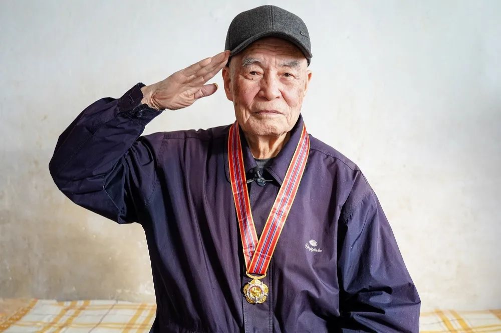 致敬！安徽92岁长津湖战役老兵，病重期间作了这个决定……