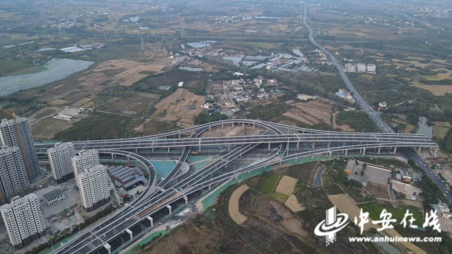 中铁十局承建的包公大道五标段上下桥段十一正式放行 (2).jpg