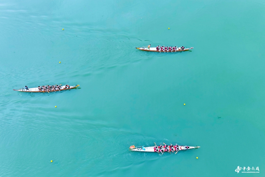 6月18日，蚌埠市五河县第六届“虹城杯”龙舟赛在风景如画的漴河举行，共有27支代表队参加角逐。.jpg