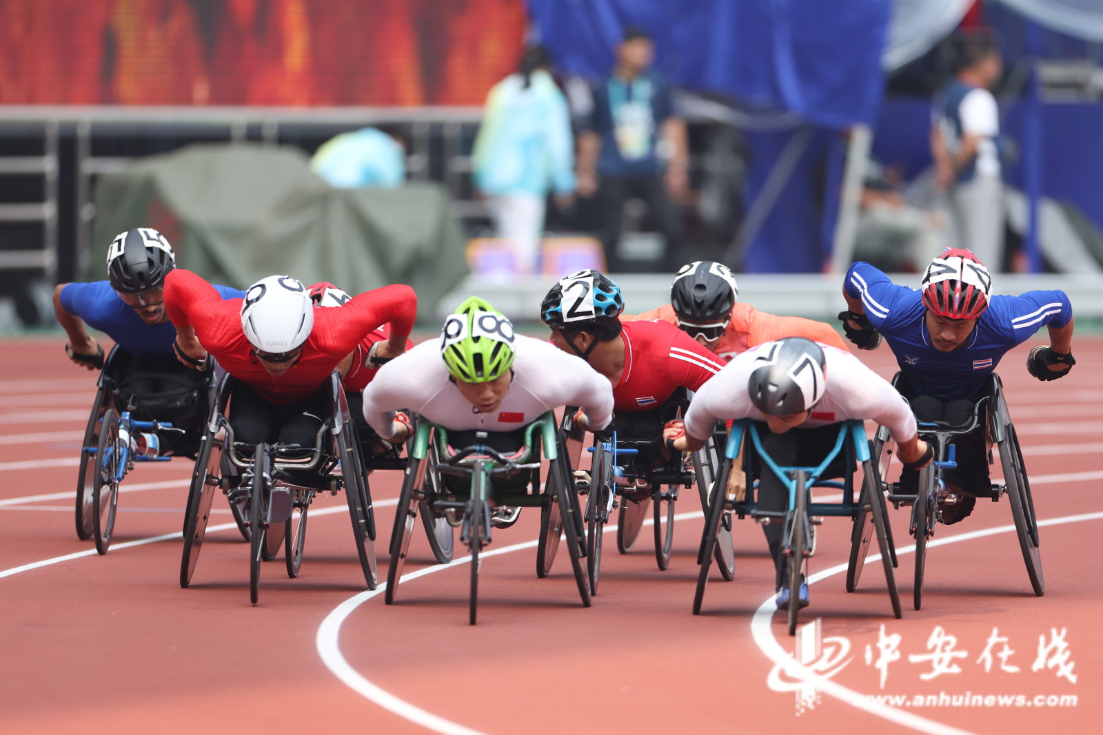 10月27日，杭州第4届亚残运会田径男子800米T54级决赛.jpg